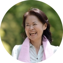 股関節痛が改善して再びウォーキングが楽しめるようになった60代女性のイメージ画像
