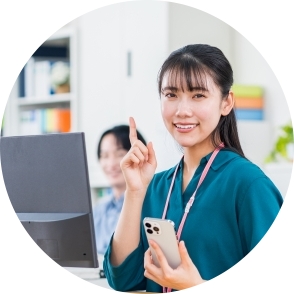 眼精疲労が回復した30代女性イメージ